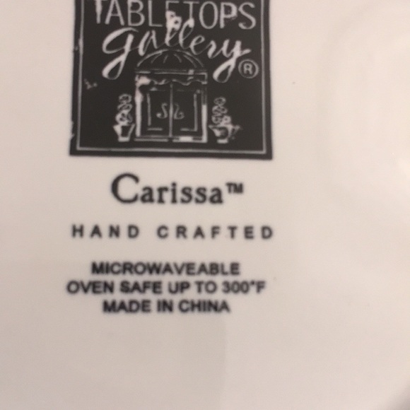 Stunning, asymmetric open lacework servebowl 10&1/2”x4&1/5” oven safe! Microwave - Picture 5 of 6